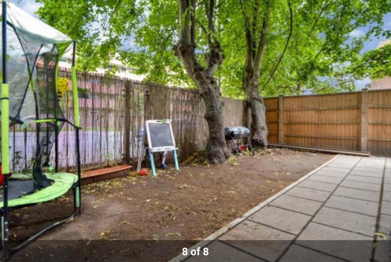 London Holiday Home Newly Refurbished - Entire 4 Bedroom Private House With Kitchen, Living Room & Private Garden - 1 Cape House London, Within 30 Mins From Central London, London Bridge & Canary Wharf Екстериор снимка