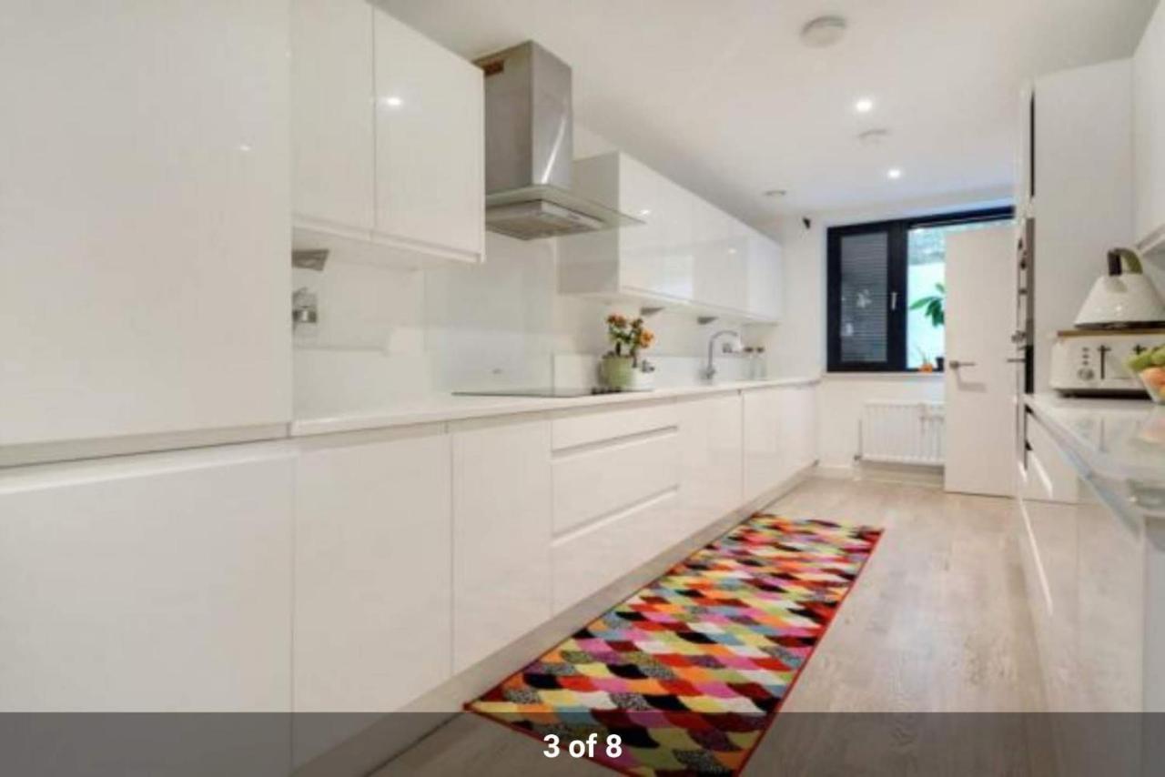 London Holiday Home Newly Refurbished - Entire 4 Bedroom Private House With Kitchen, Living Room & Private Garden - 1 Cape House London, Within 30 Mins From Central London, London Bridge & Canary Wharf Екстериор снимка