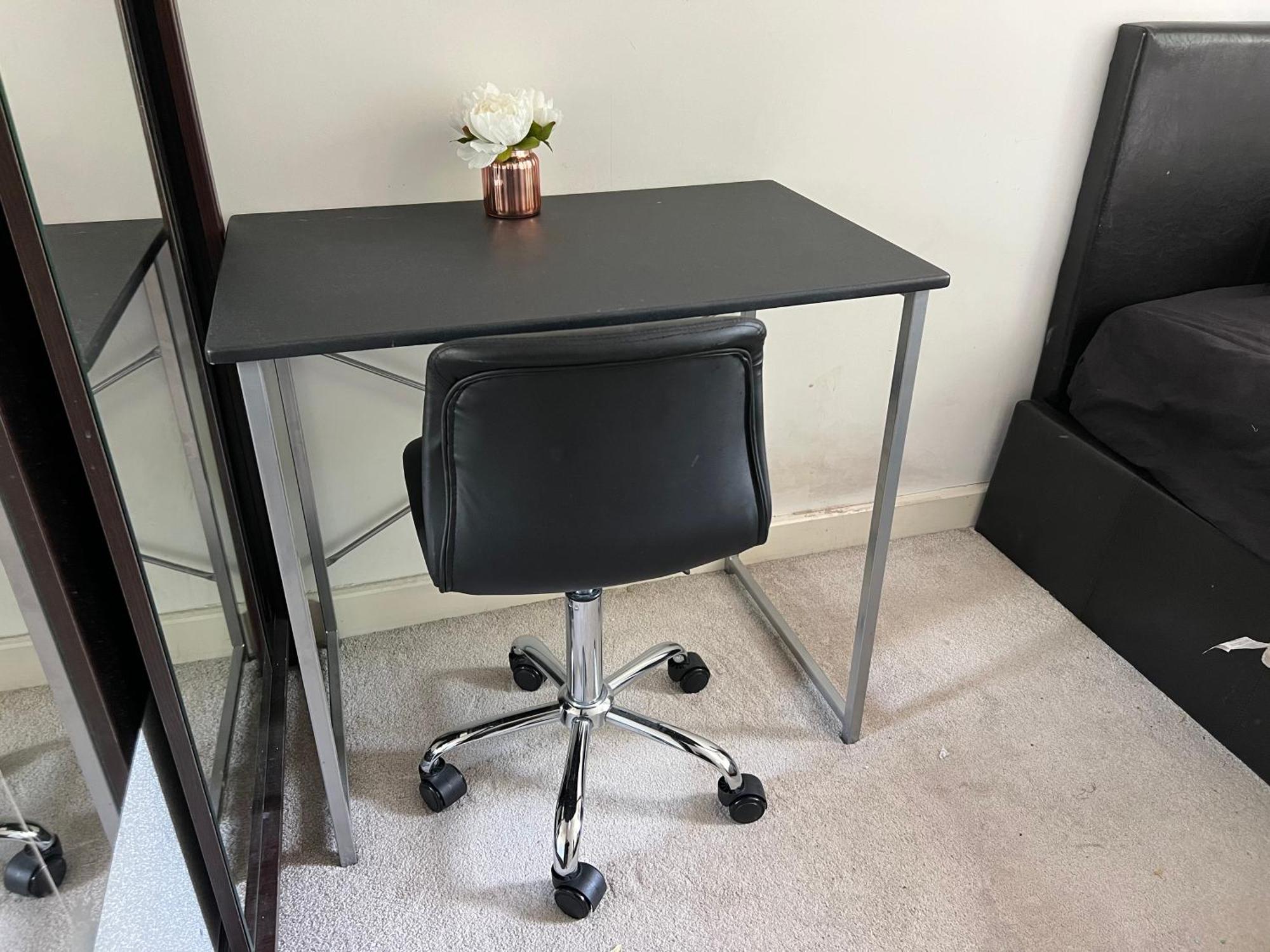 London Holiday Home Newly Refurbished - Entire 4 Bedroom Private House With Kitchen, Living Room & Private Garden - 1 Cape House London, Within 30 Mins From Central London, London Bridge & Canary Wharf Екстериор снимка